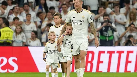 弗里克助力巴萨冲击欧冠冠军，皮克盛赞穆勒辉煌成就，展望美好未来